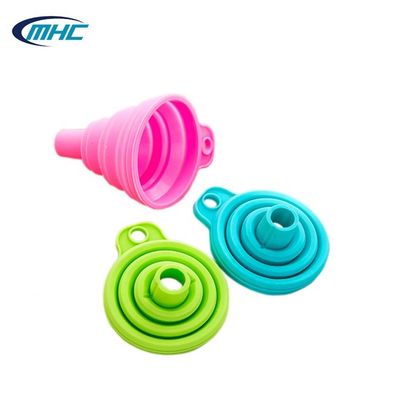 Mini Collapsible Silicone Kitchen Funnels-Rang van het Olie de Vloeibare Opnieuw te gebruiken Aangepaste Voedsel